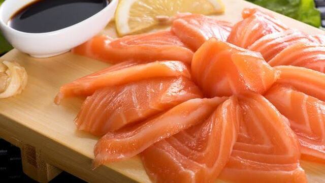 Mukbang Salmon Mentah: Tren Kuliner Jepang yang Mendunia